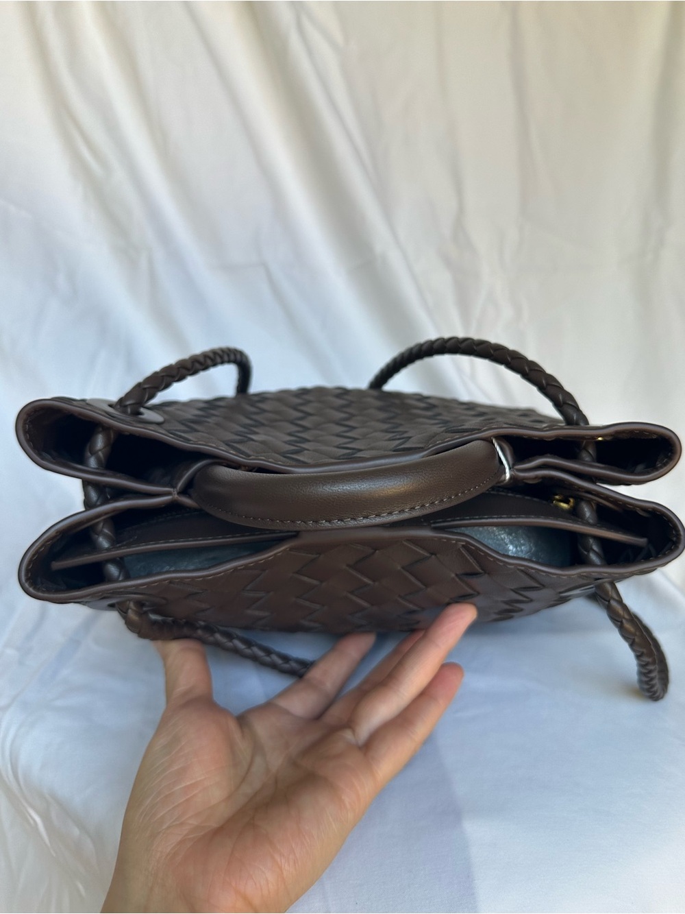 Bottega Veneta Small Andiamo in Fondant - Picture 7 of 14